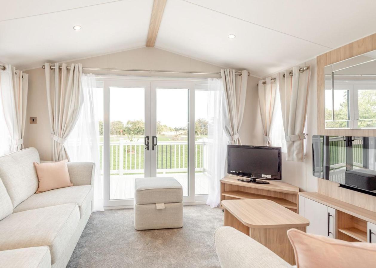 Home Farm Park Lakeside Retreat Burgh le Marsh 객실 사진