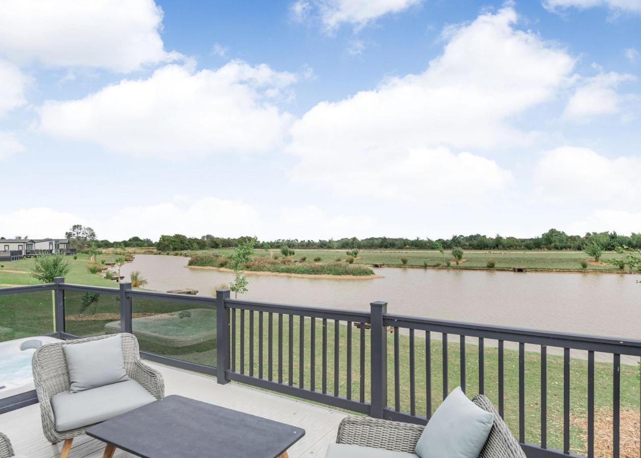 Home Farm Park Lakeside Retreat Burgh le Marsh 객실 사진